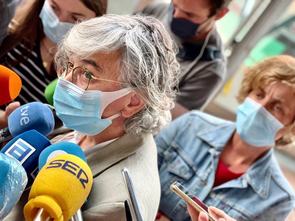 La alcaldesa de Gijón Ana González durante una atención a medios de comunicación.