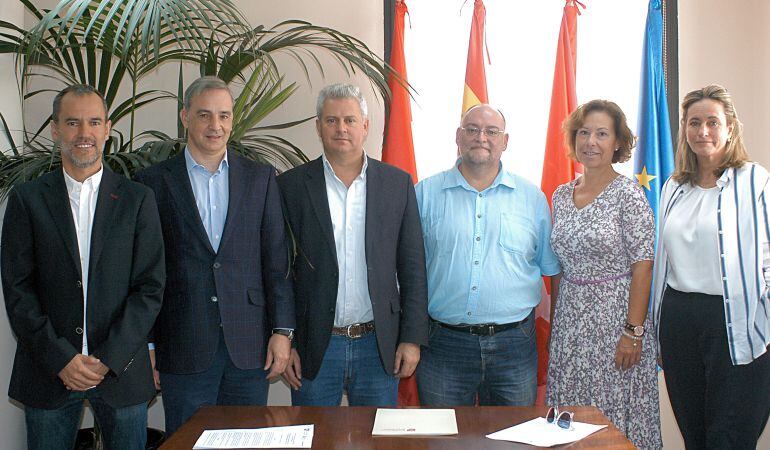 Gracias al convenio entre el consistorio, APADIS, Cadena de Valor y ACENOMA con Ferrovial Servicios, la ciudad contará con una Escuela de Oficios que ampliará la formación de los discapacitados para acceder al mercado laboral 