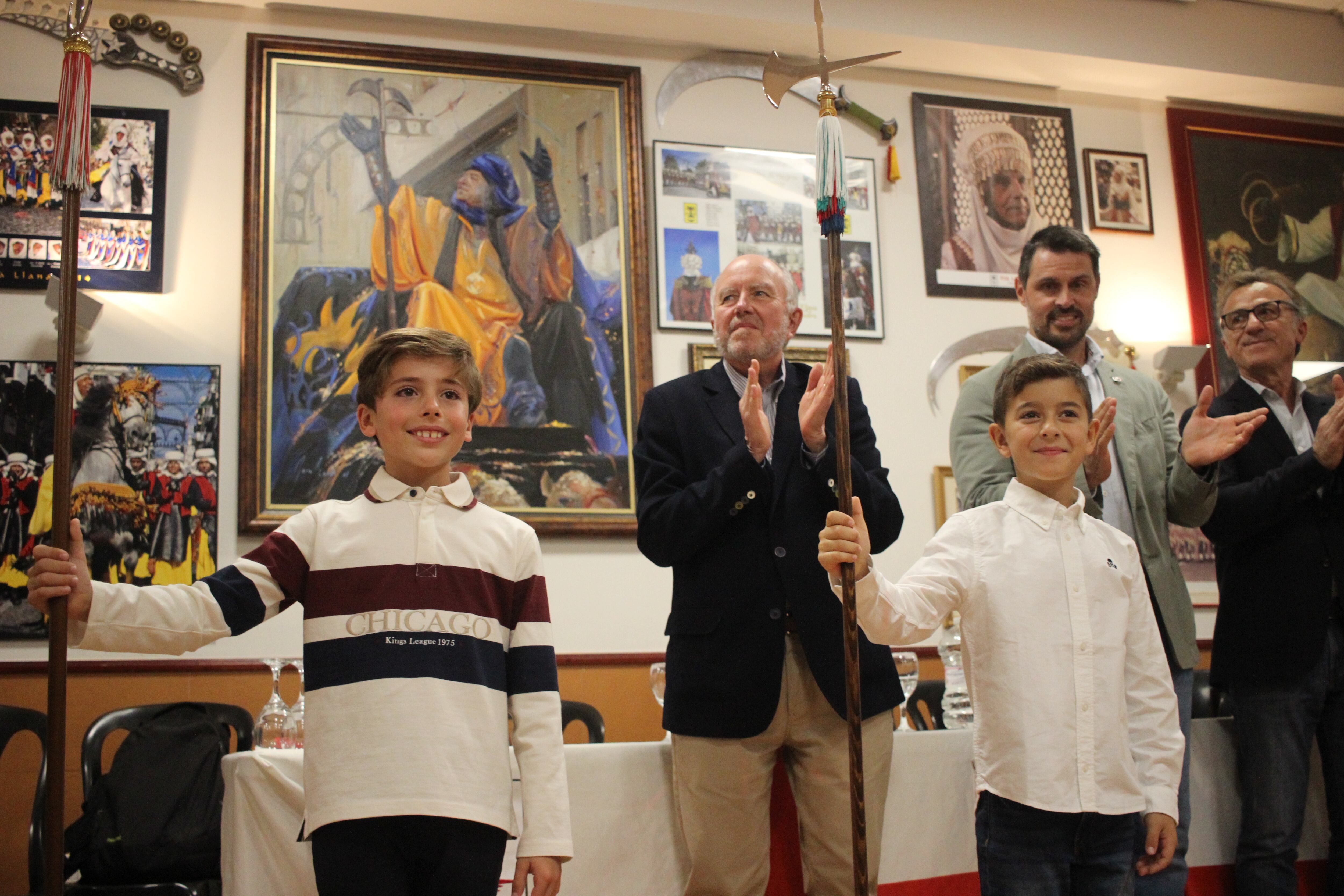 Marc Ferrándiz Baudín, sargento infantil moro, y Enzo Cañadas Llopis, sargento infantiles cristiano de las Fiestas de Alcoy de 2026.