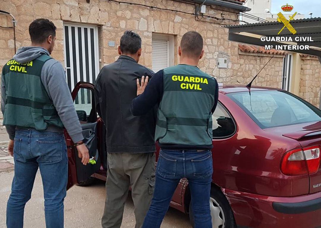 Detenido junto Guardia Civil