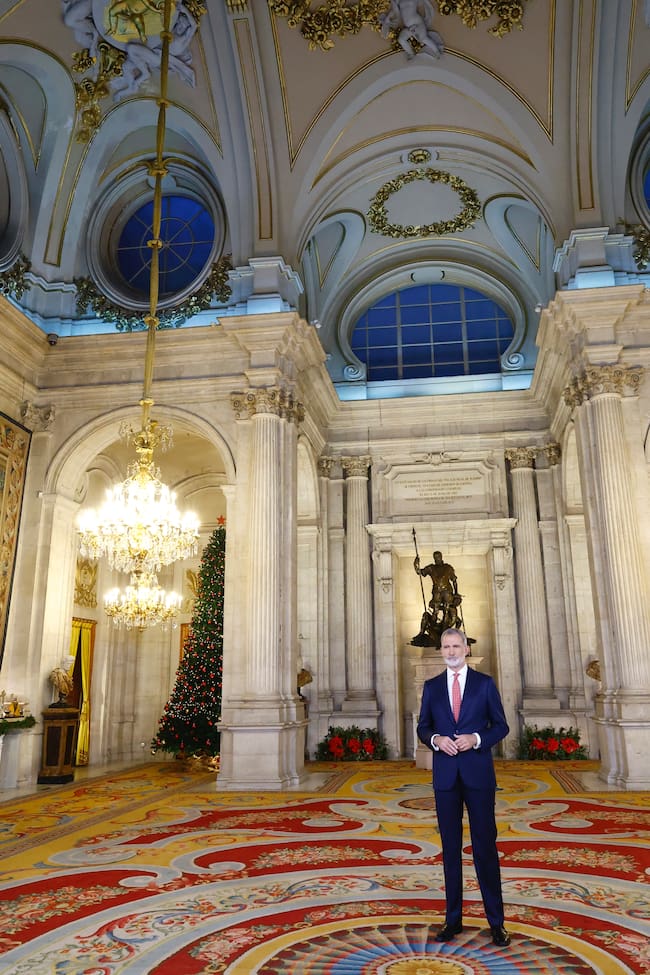 El rey, de pie por primera vez en su tradicional discurso de Navidad de 2025