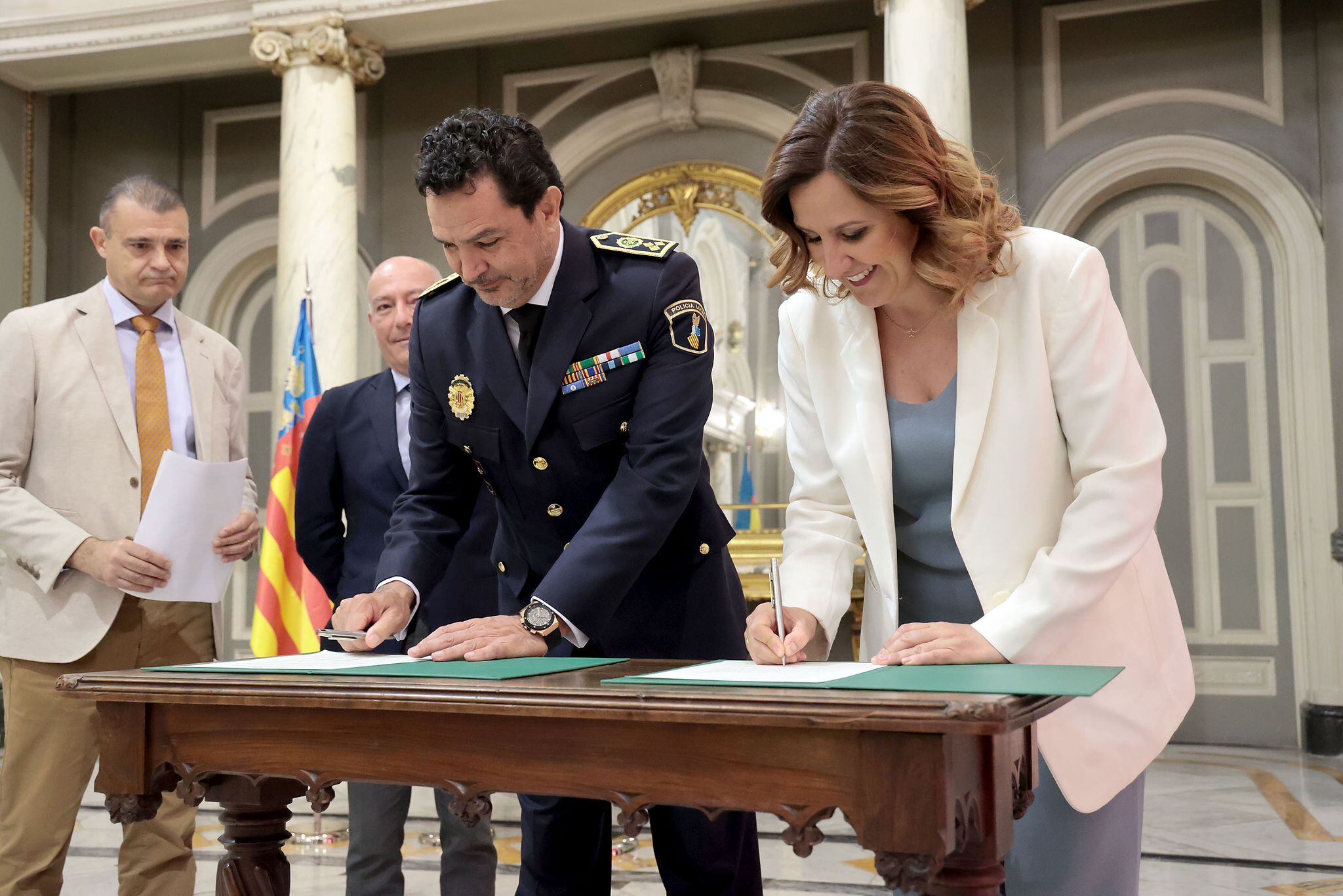 Toma de posesión del nuevo jefe de la Policía Local de València, Ángel Albendín