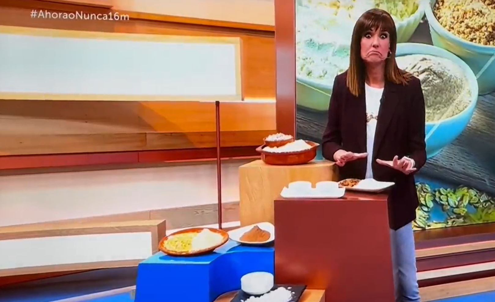 La presentadora Mònica López cuando ha comenzado a escuchar la alarma de incendios en 'Ahora o Nunca'