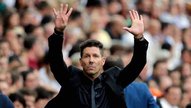 Diego Pablo Simeone, durante el último partido liguero en Mestalla