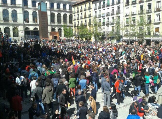 Concentración en la asamblea convocada como continuación de las 'Marchas por la Dignidad'