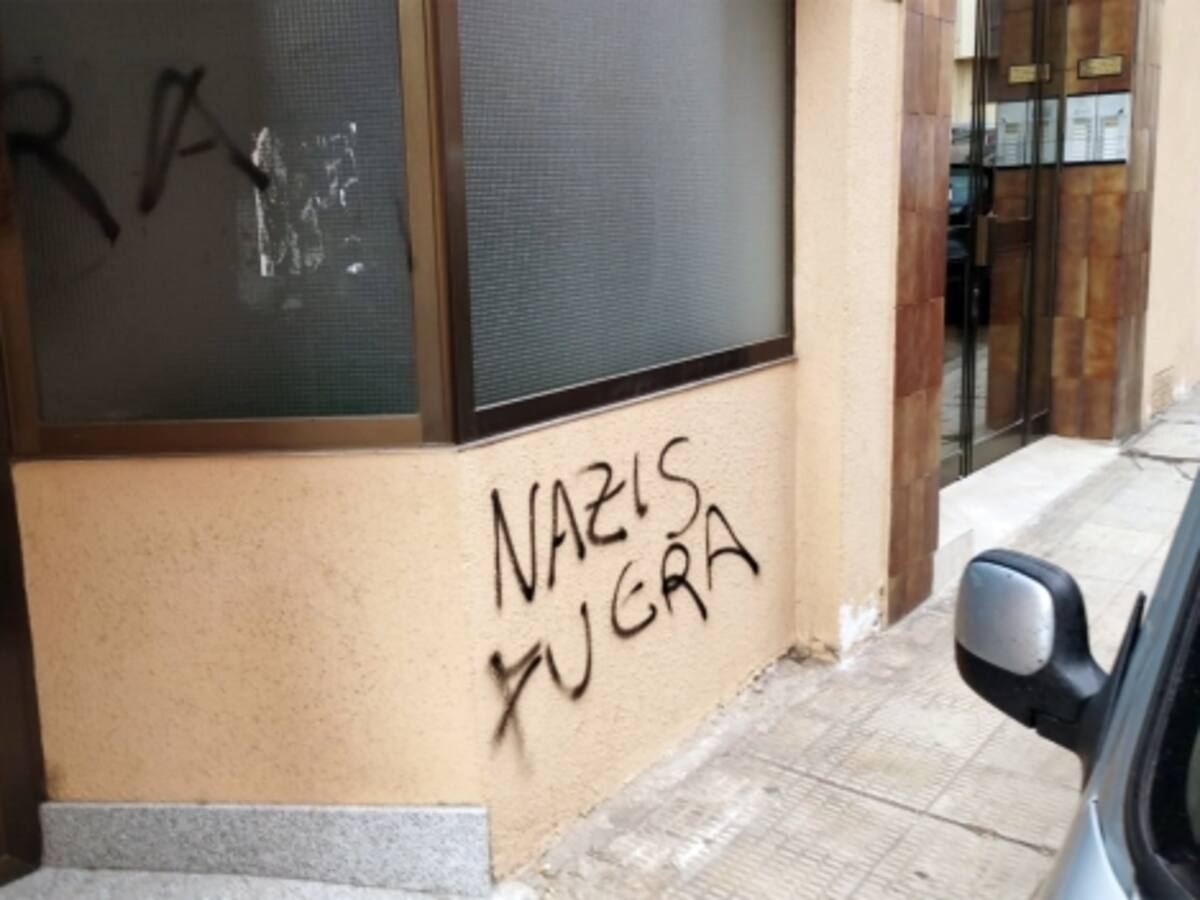 Vox Soria denuncia pintadas de odio y rotura de cristales en su fachada
