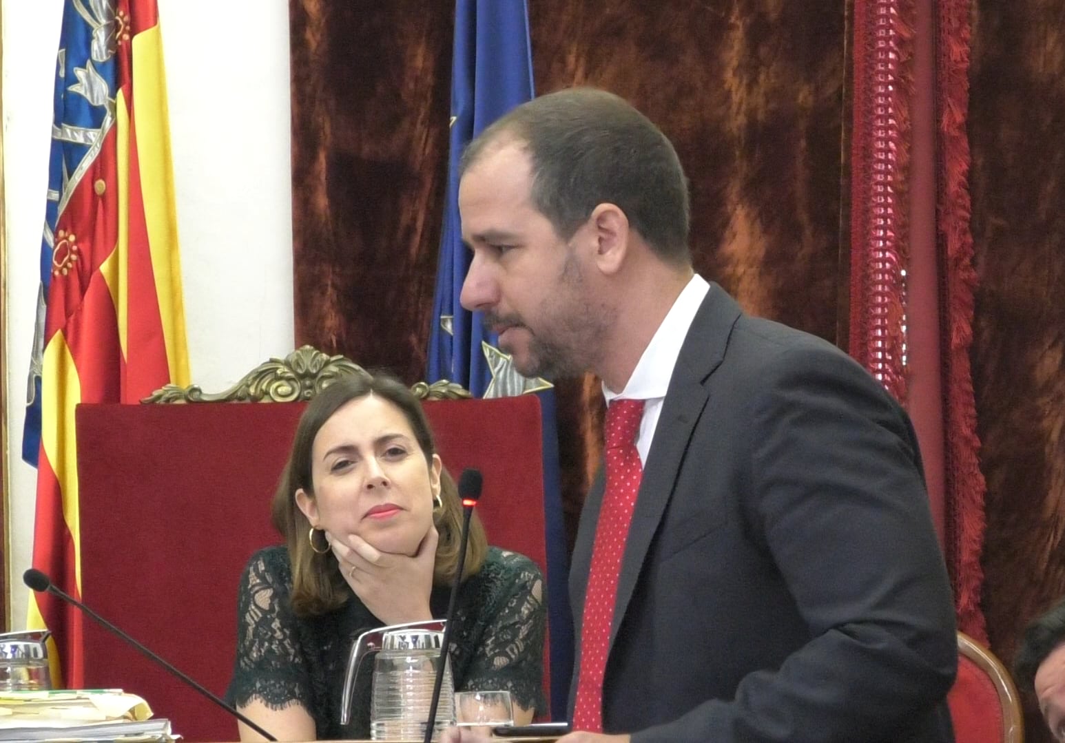 José Navarro y la concejala de Compromís, Esther Díez