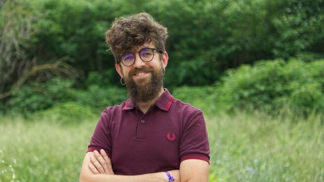 Carlos Navarro, candidato de Compromís-Sumar al Congreso por Castellón, arremete contra el candidato de VOX, Alberto Asarta.