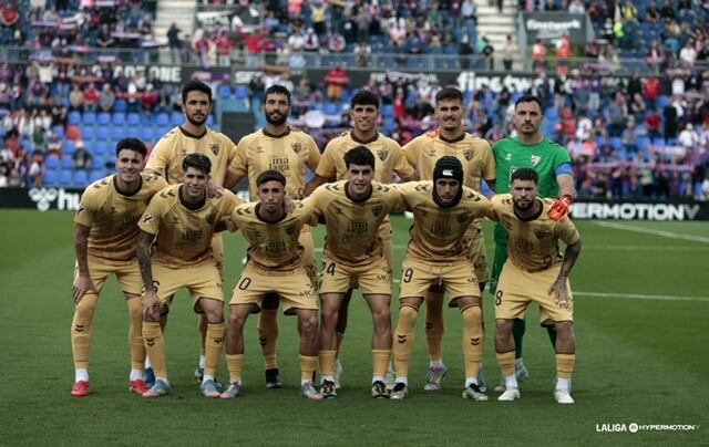 Formación titular del Málaga en Elda