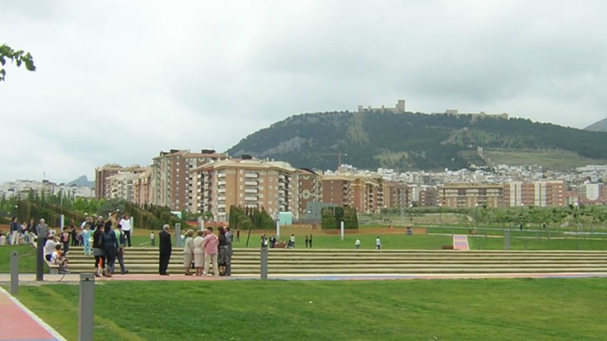 Abren los parques en la capital aunque con las zonas de juegos precintadas