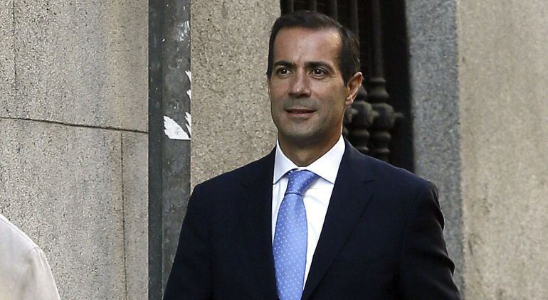 El exconsejero de Presidencia de la Comunidad de Madrid Salvador Victoria llega a la Audiencia Nacional, donde está citado como imputado por el juez Eloy Velasco en el marco del caso Púnica