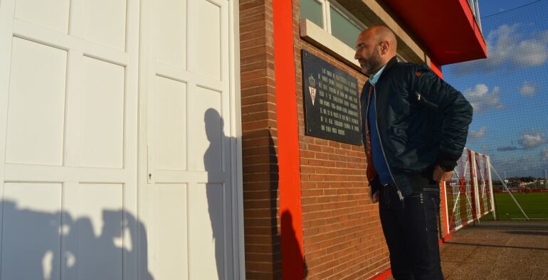 Abelardo a su llegada a las oficinas de Mareo 