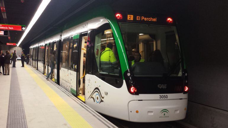 Una de las unidades del metro de Málaga que ha tendo que interrumpir su servicio este miércoles