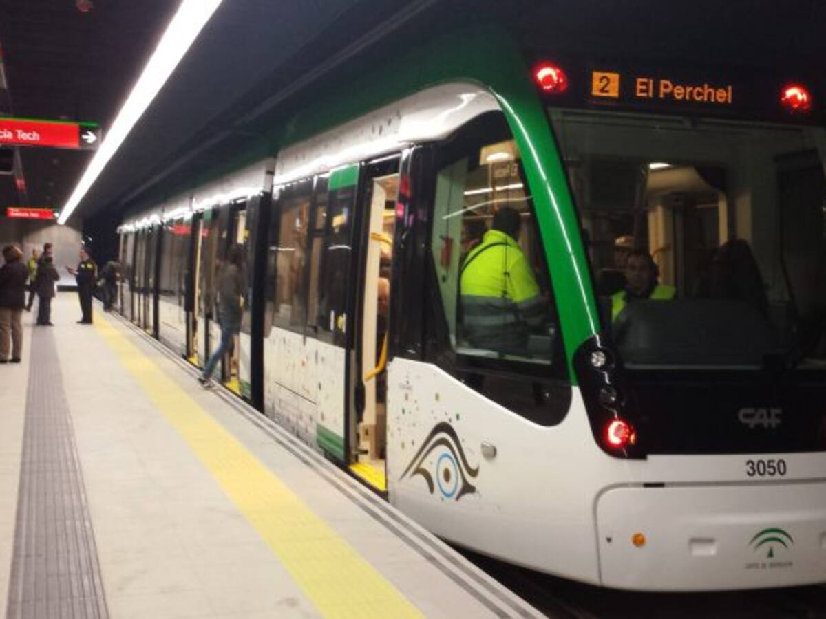 Buscan a un hombre que se coló en los túneles del metro cortando el servicio