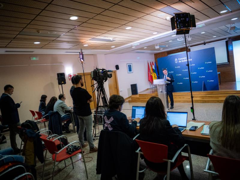 El portavoz del Gobierno de La Rioja, Alfonso Domínguez, comparece ante los medios de comunicación tras la reunión de Consejo de Gobierno celebrada en Alfaro | Gobierno de La Rioja