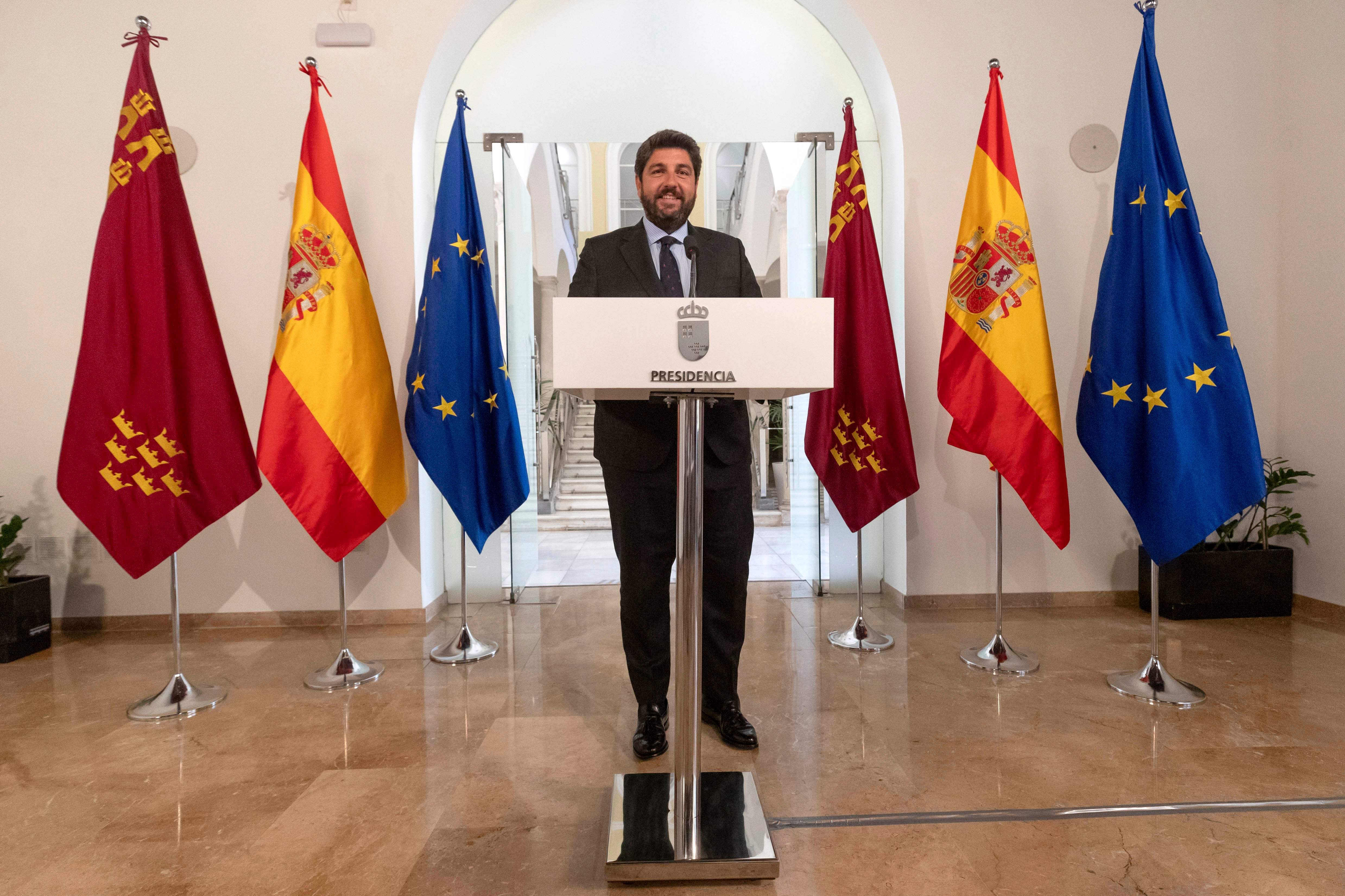 MURCIA, 15/07/2024.- El presidente de la Región de Murcia, Fernando López Miras, da una rueda de prensa en el Palacio de San Esteban este lunes. EFE/ Marcial Guillén
