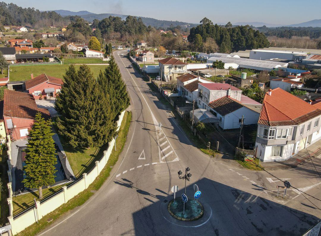 Carretera de Tomiño que tendrá en unos meses una nueva senda peatonal y ciclista. 