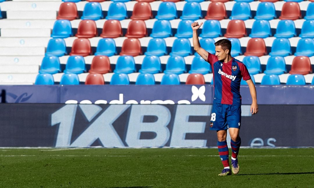 Jorge de Frutos celebrando su primer gol en Primera