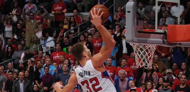 Griffin, instantes antes de machacar, con el público puesto en pie.