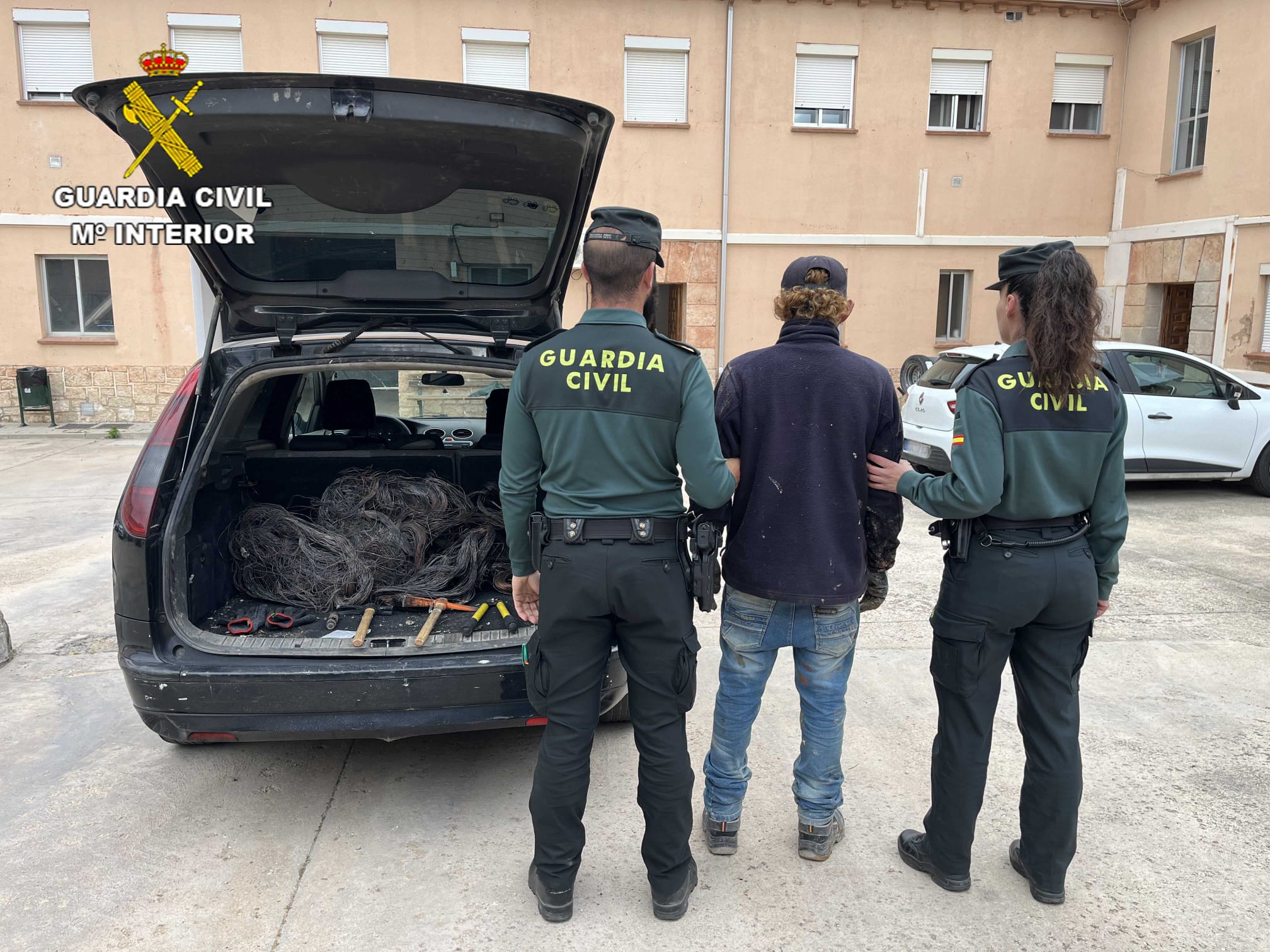 Detenido por robo de cable y el vehículo donde lo transportaba