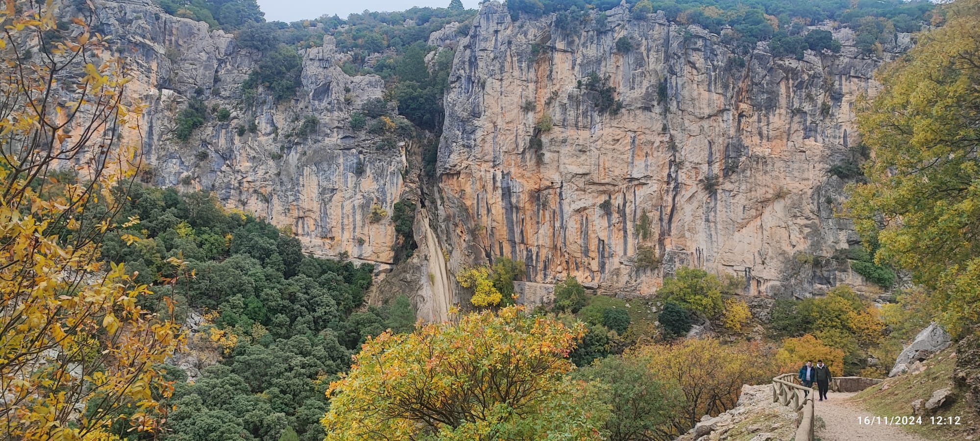 Navidad en la montaña: en busca de la soledad deseada. Aristóteles Moreno camina por la Cerrada del Utrero, Arroyo Frio, Sierra de Cazorla