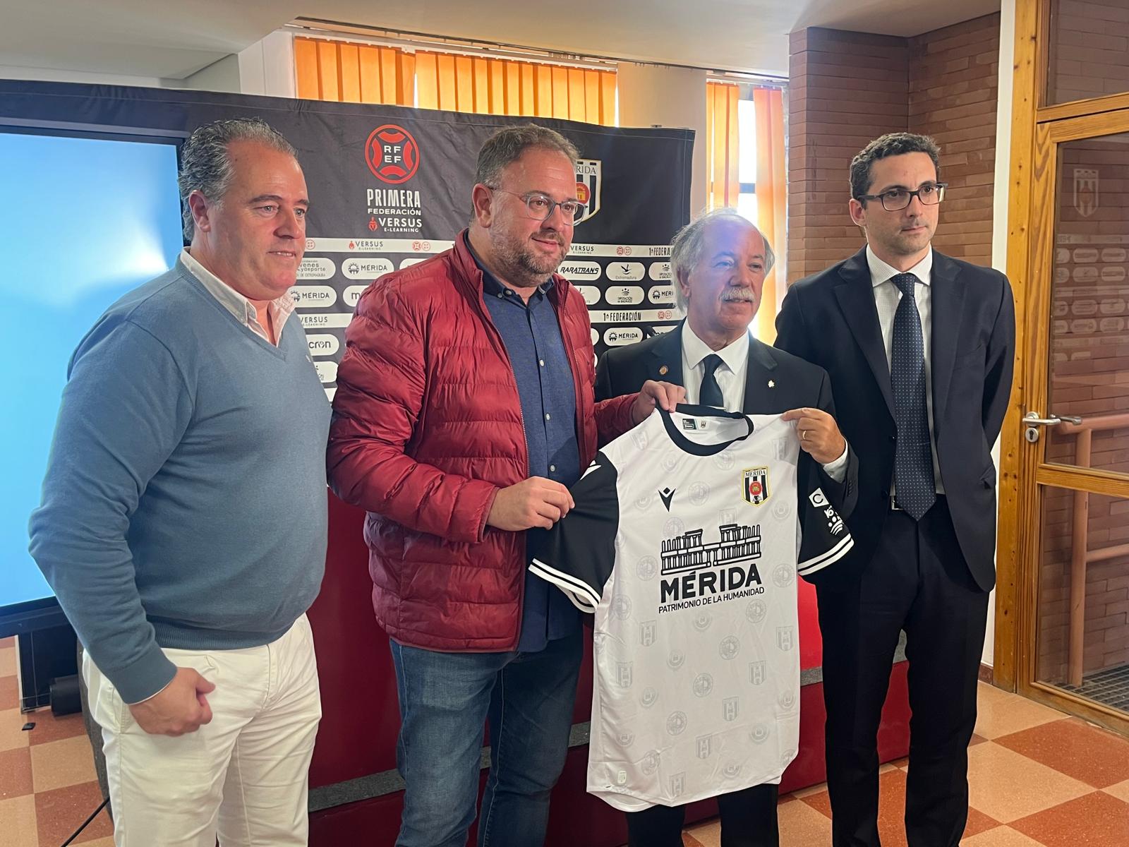 Presentación de la nueva presidencia del AD Mérida