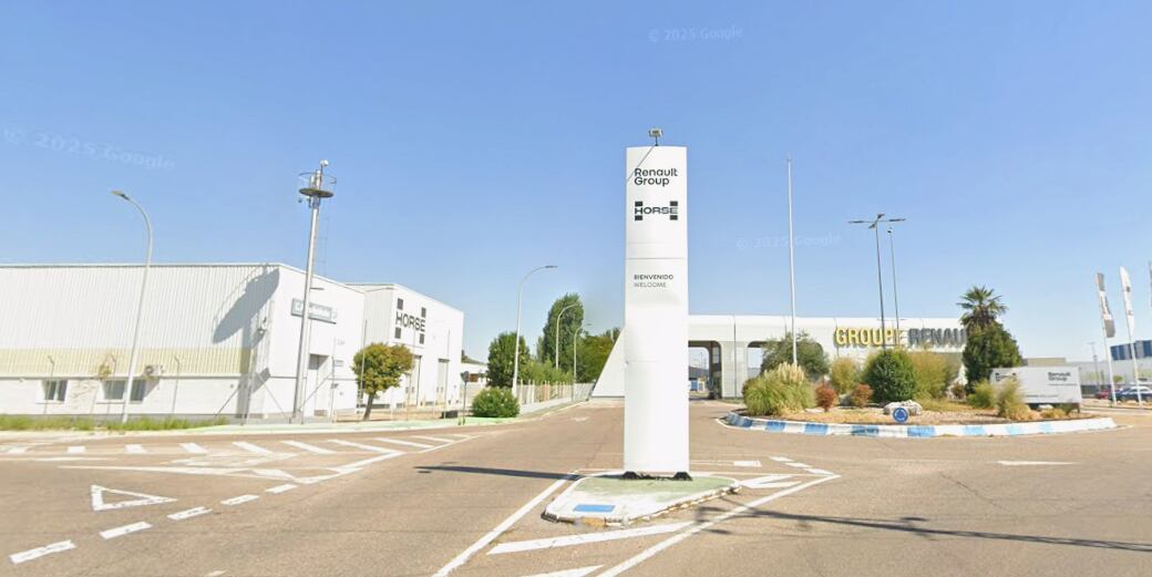 Imagen de archivo. Entrada a la fábrica de Renault Valladolid | Google Street View