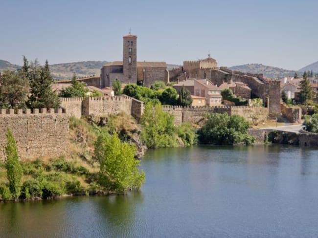 El recinto amurallado de Buitrago se sitúa en mitad del río Lozoya