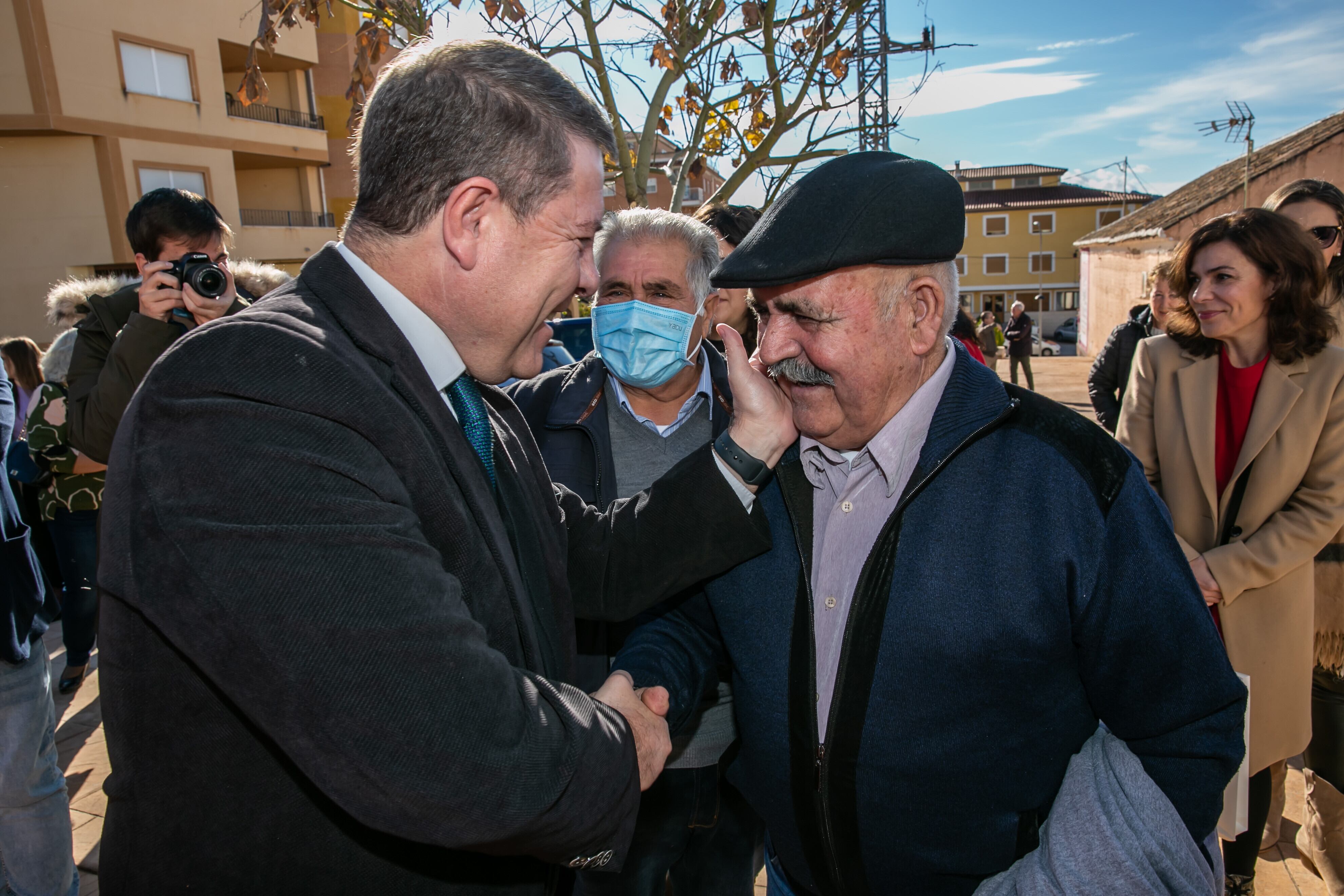 Emiliano García-Page en su visita a Elche de la Sierra (Albacete)