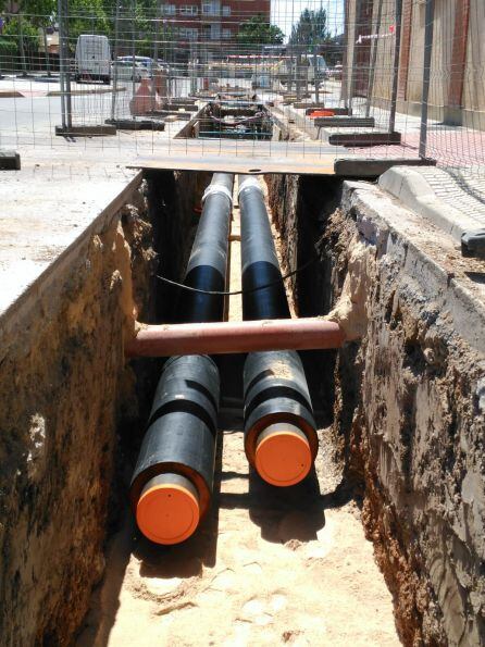 Las obras en la capital ribereña en el soterramiento de las tuberías de la red de calor.
