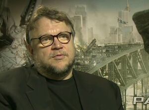 Fotograma de la entrevista a Guillermo del Toro