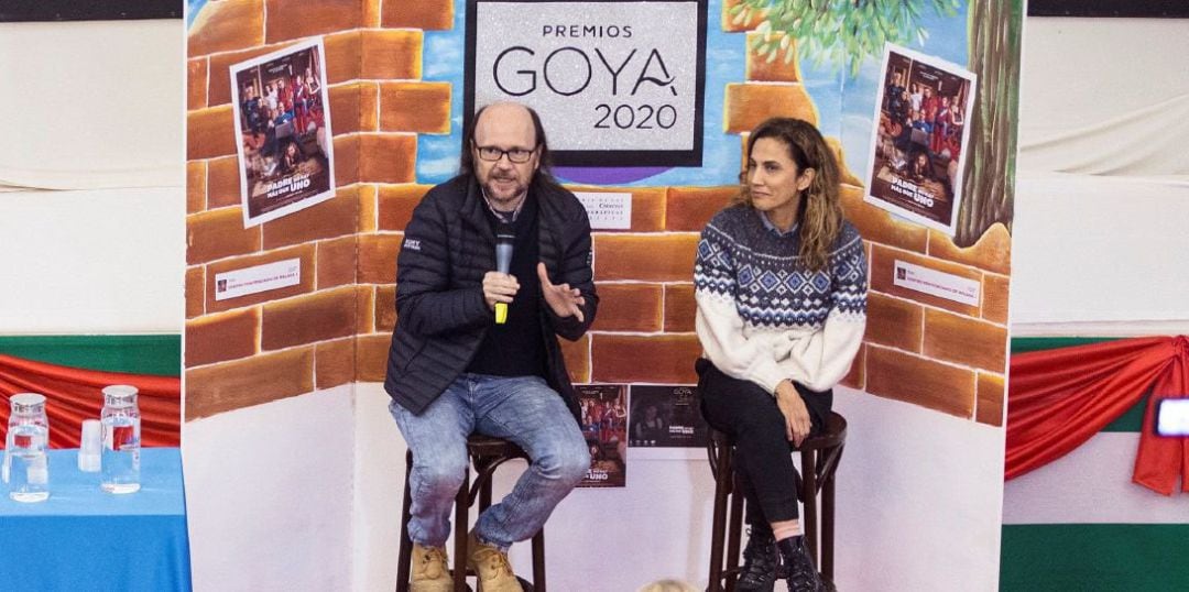 El actor y director Santiago Segura junto a la actriz protagonista de su película &quot;Padre no hay más que uno&quot; Toni Acosta