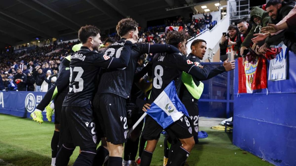 El Almería manda: la Segunda se arrodilla