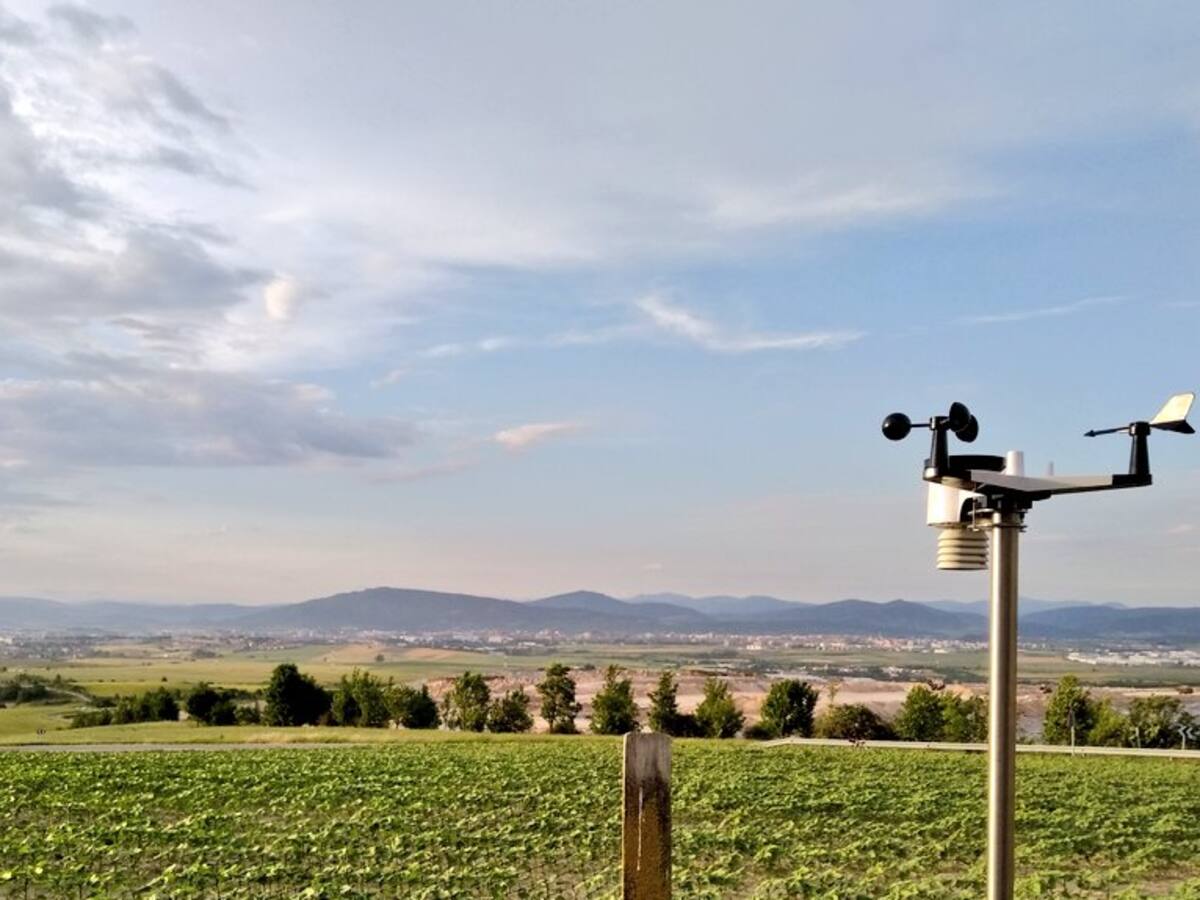 Aficionados a la meteorología colocando estaciones por Navarra (29/09/2022)