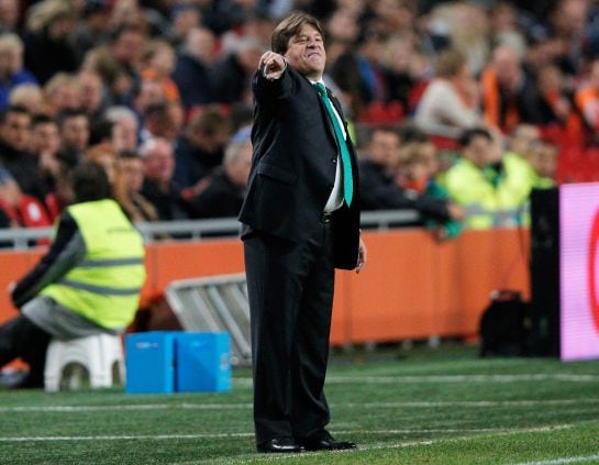 AMSTERDAM, NETHERLANDS - NOVEMBER 12: Mexico Head Coach / Manager, Miguel Herrera gives his team instructions during the international friendly match between Netherlands and Mexico held at the Amsterdam ArenA on November 12, 2014 in Amsterdam, Netherlands