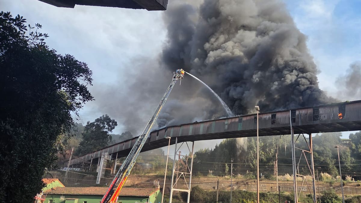 Las consecuencias del incendio condicionarán la producción de Arcelor en Gijón