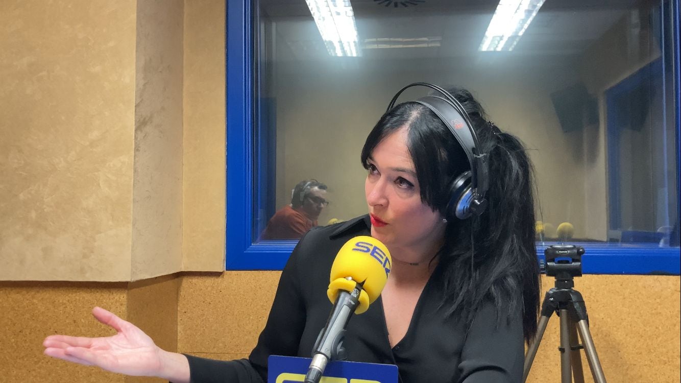 Lorena Orduna en los estudios de Radio Huesca