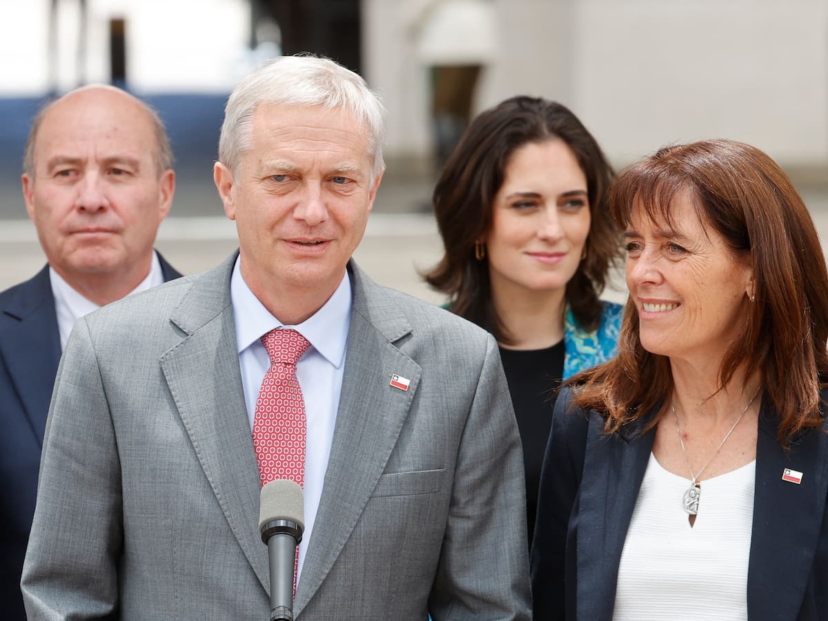 Luis García Montero: "Podrán cortarnos todas las flores, pero no podrán detener la primavera"