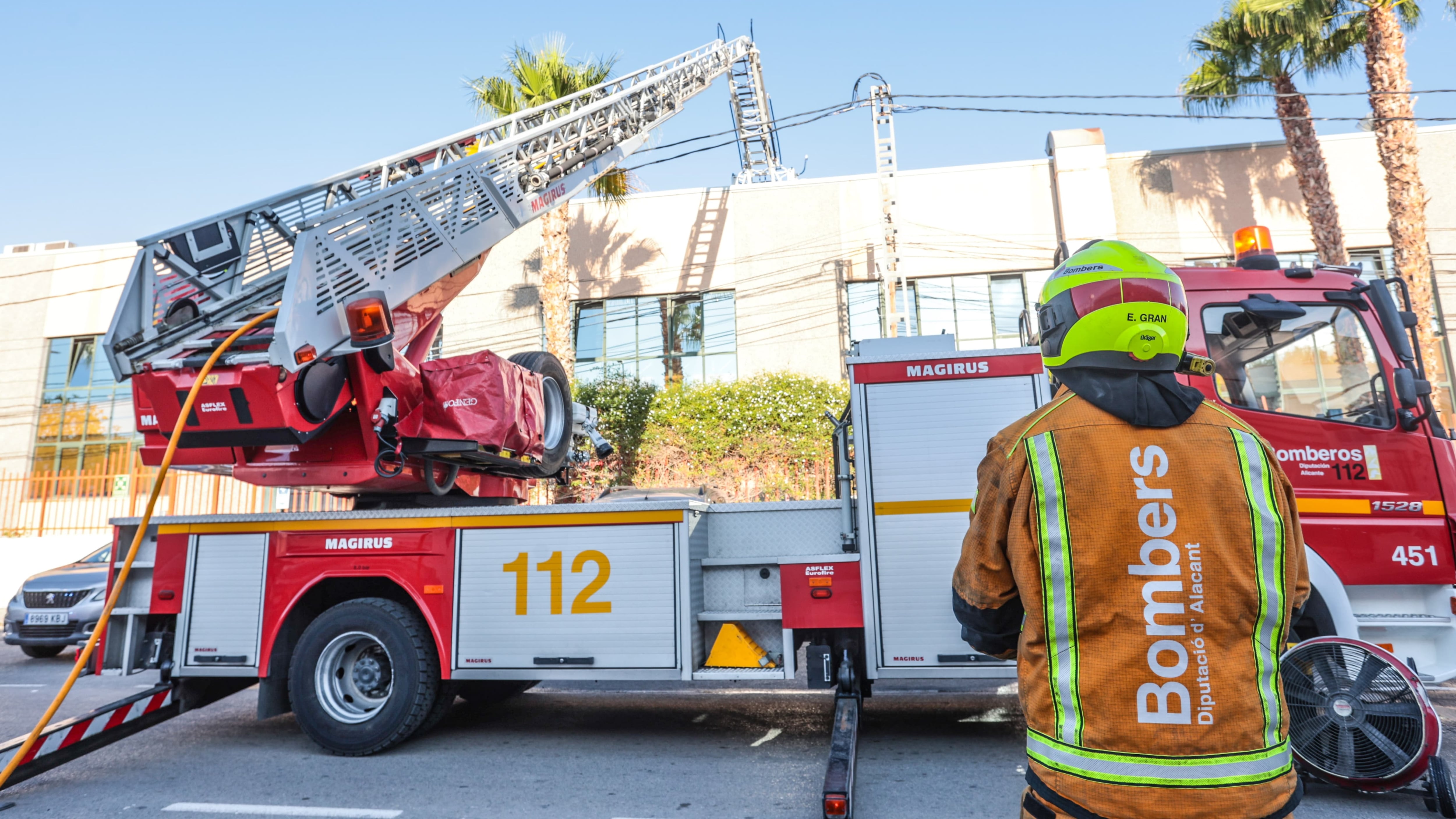 La rápida actuación de los bomberos permitió que no se extendiera el fuego