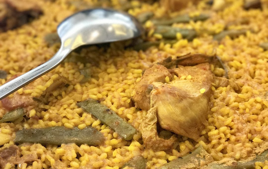 Foto de una tradicional paella valenciana