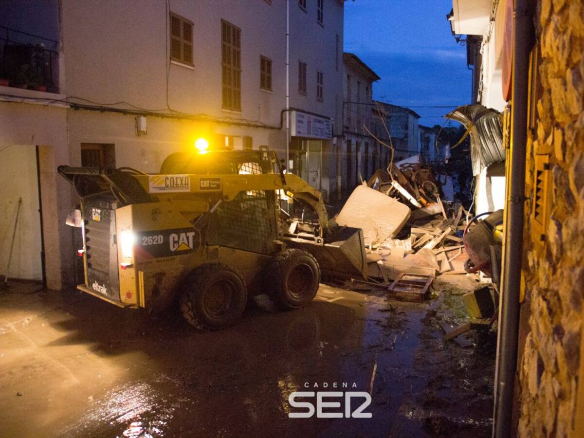 Se eleva a doce el número de muertos por la riada