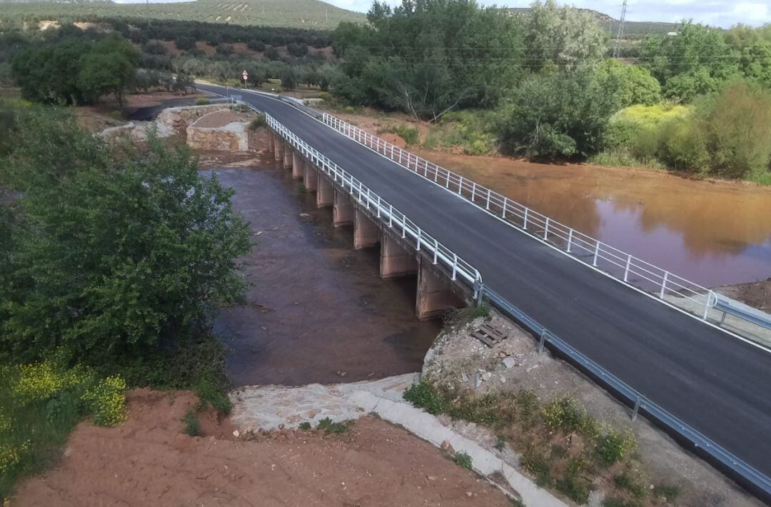 Mejora de la carretera de acceso a Miraelrío, una de las intervenciones de la Diputación en materia de carreteras.