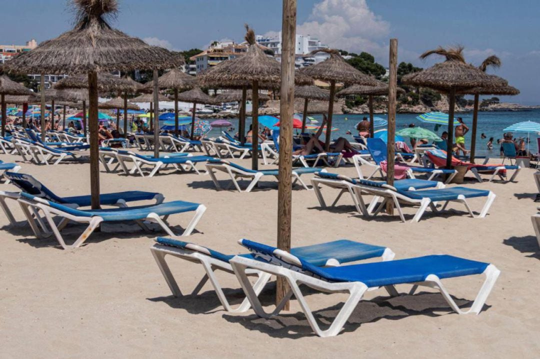 Magaluf, una de las zonas más turísticas de Mallorca, sin turistas y llenas de familias localesc