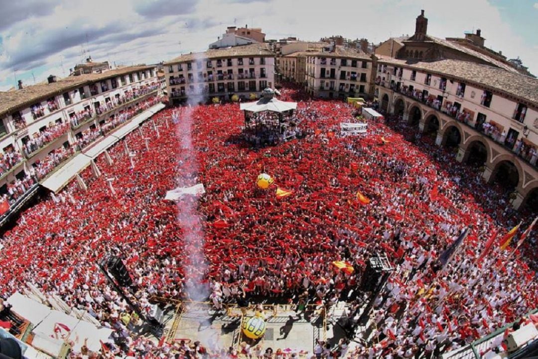 Cohete de las Fiestas de Tudela en la Plaza de los Fueros