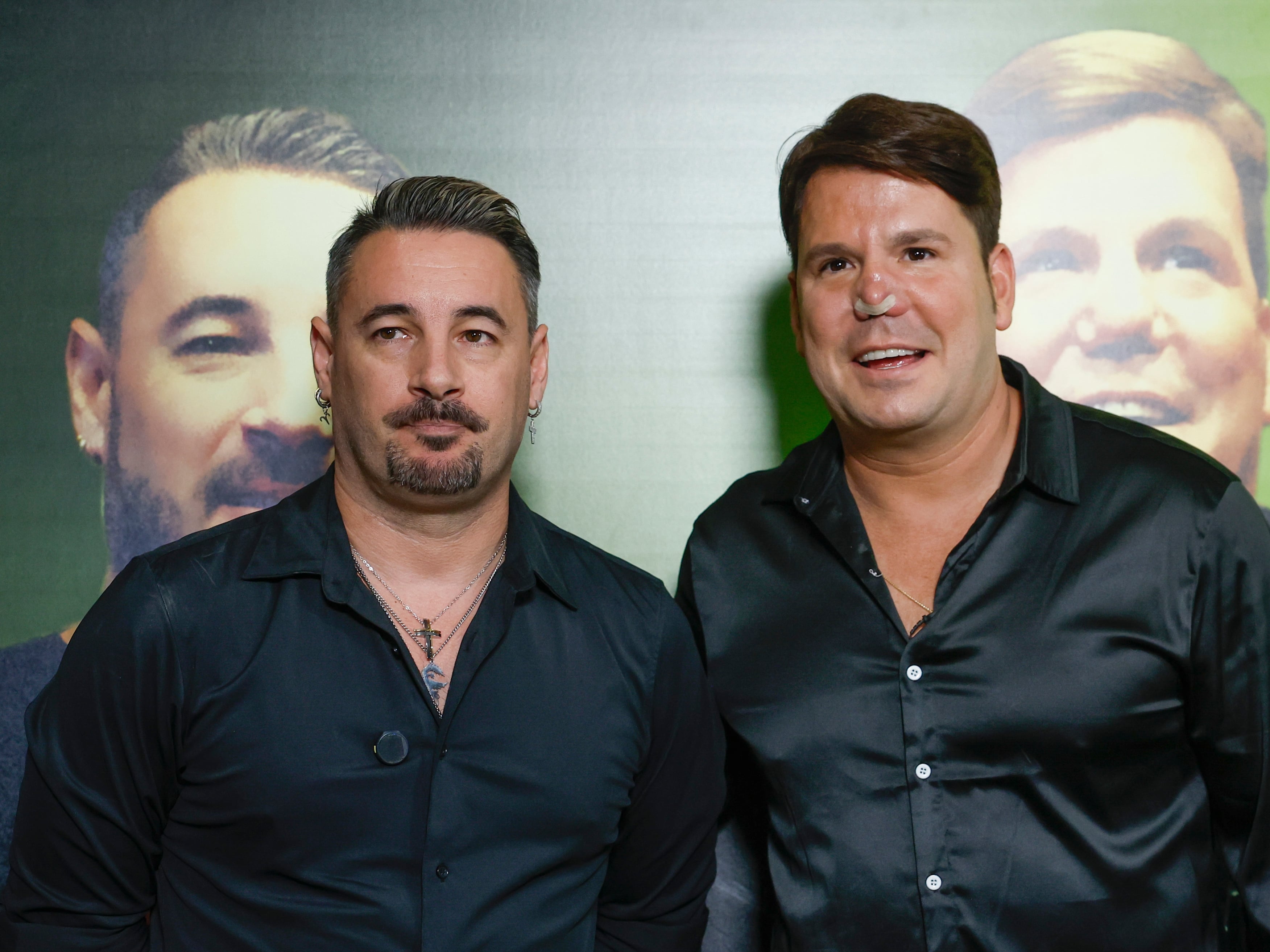 Los integrantes del grupo Andy y Lucas posan momentos antes del concierto con el que se despidieron definitivamente de los escenarios