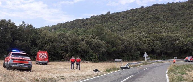 La policía foral registra el lugar del siniestro