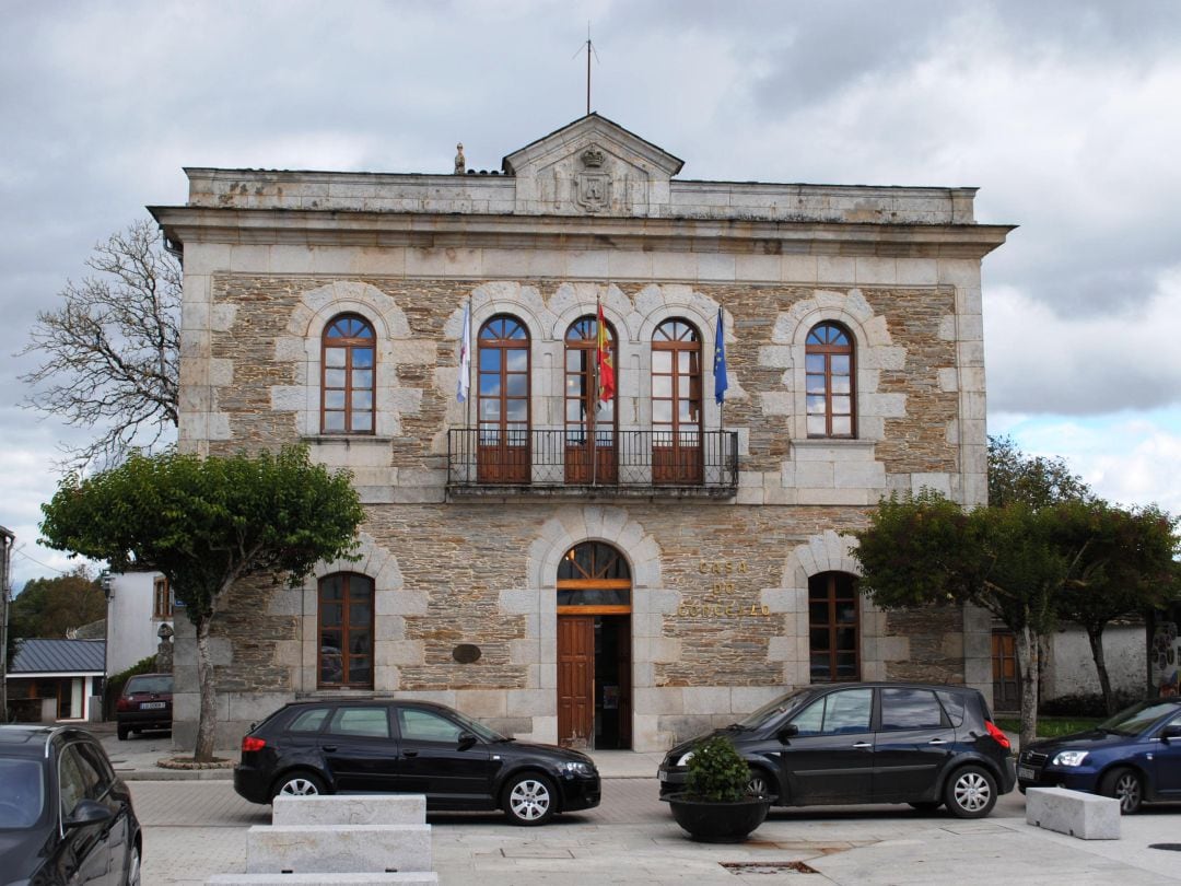 Casa consistorial de Outeiro de Rei