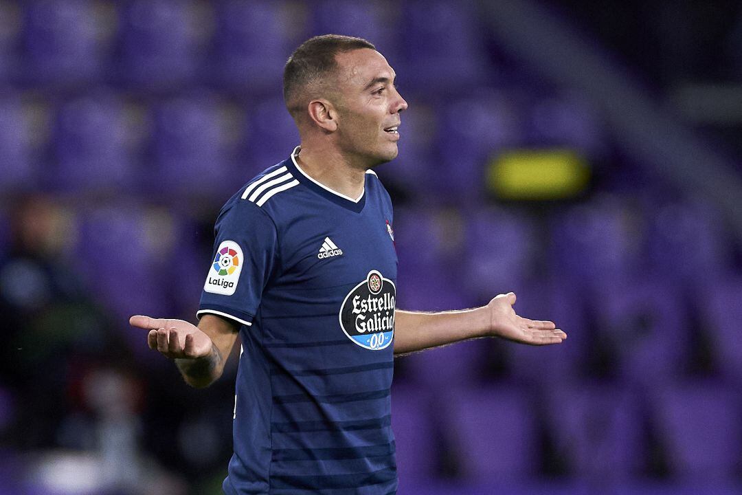 Iago Aspas protesta una jugada en Pucela