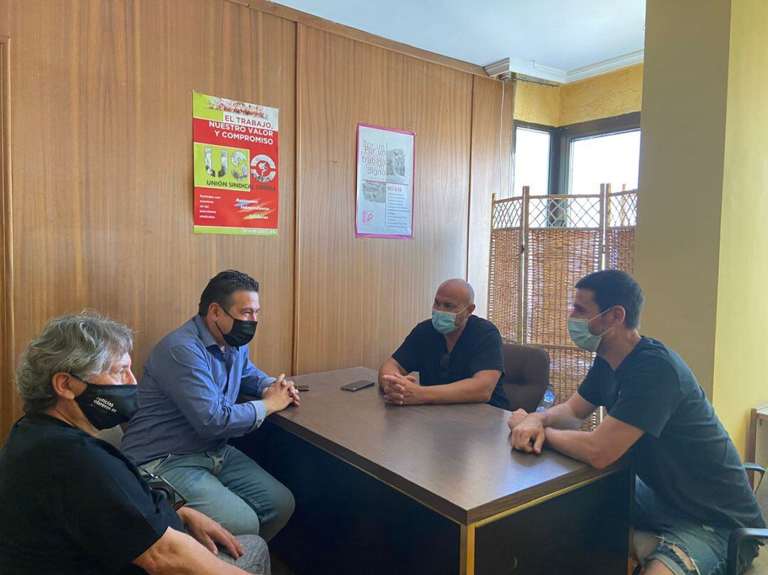 Melchor Moreno, Luis Mariano Santos, Gabriel Garnedo y Oscar Fernández durante la reunión mantenida en relación con el conflicto de LM. 