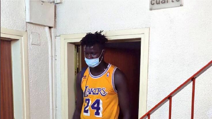 La preciosa historia de Moudou, un joven sin papeles que ha encontrado la solidaridad del deporte